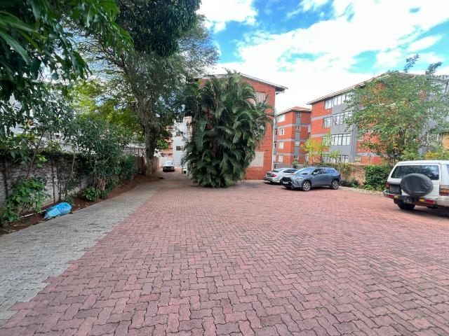 2 Bedroom Apartment To Let in Essenwood