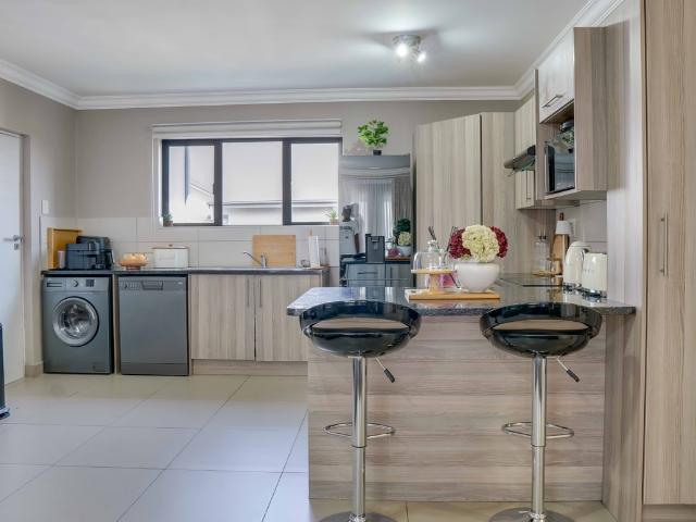 2 Bedroom Apartment To Let in Fourways