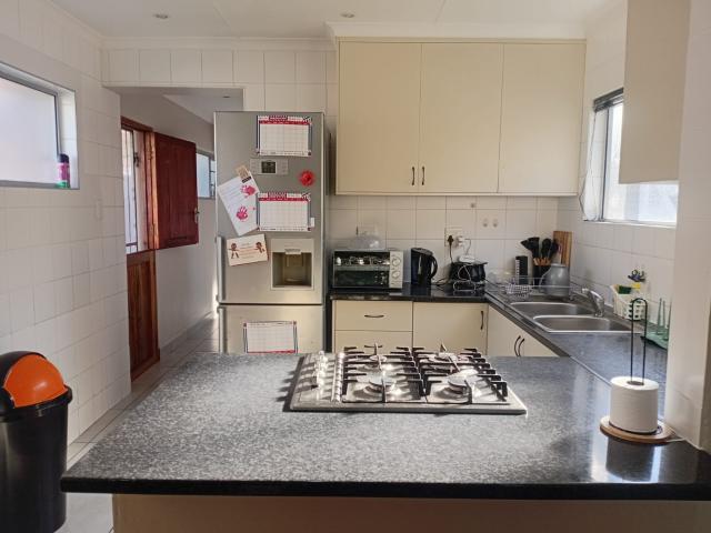 2 Bedroom Apartment To Let in Greenfields