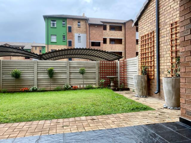 2 Bedroom Apartment To Let in Heuweloord