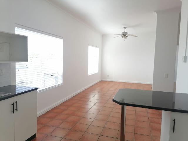 2 Bedroom Apartment To Let in Lansdowne