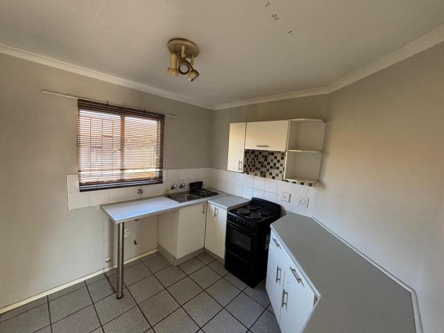 2 Bedroom Apartment To Let in Lakefield