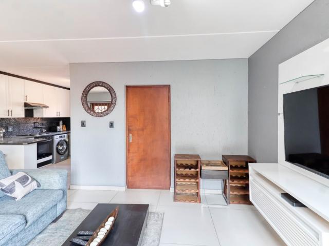 2 Bedroom Apartment To Let in Lonehill
