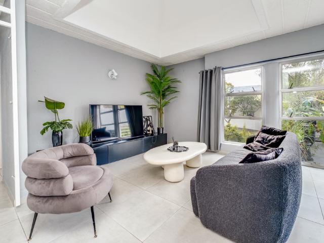2 Bedroom Apartment To Let in Lonehill