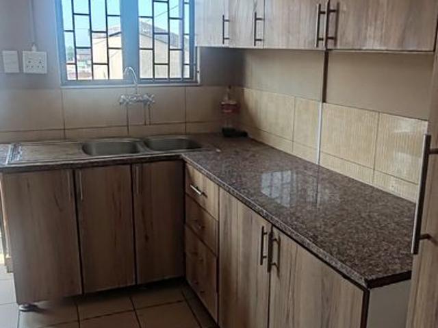 2 Bedroom Apartment To Let in Montford