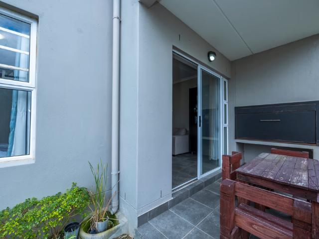 2 Bedroom Apartment Rented in Mooiberge