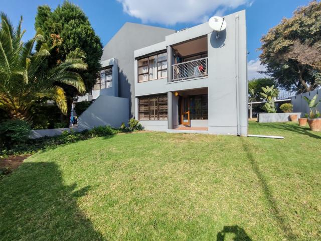 2 Bedroom Apartment To Let in Morningside