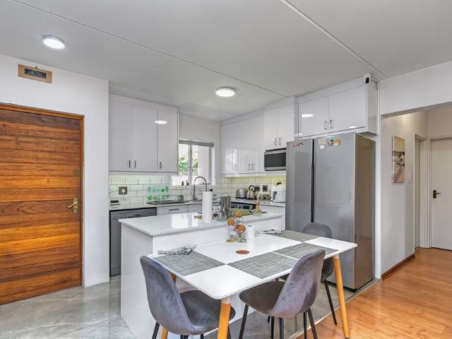 2 Bedroom Apartment To Let in Morningside