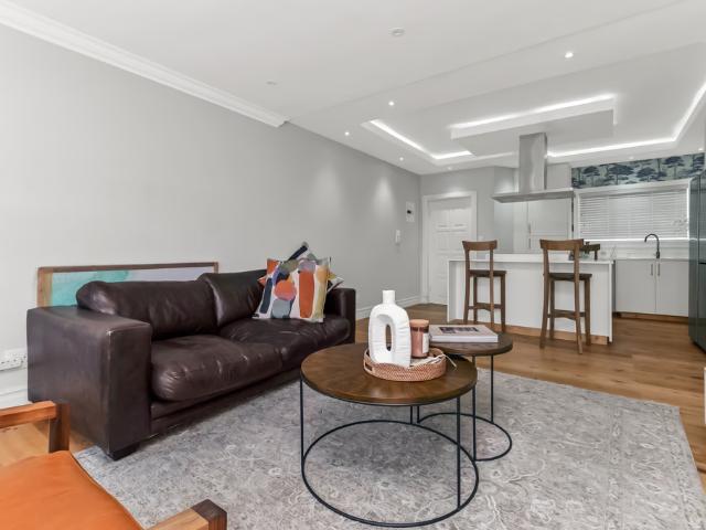 2 Bedroom Apartment To Let in Morningside