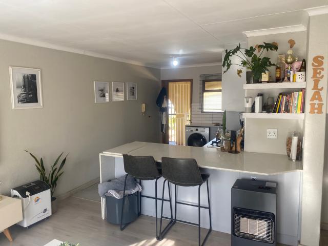 2 Bedroom Apartment To Let in North Riding