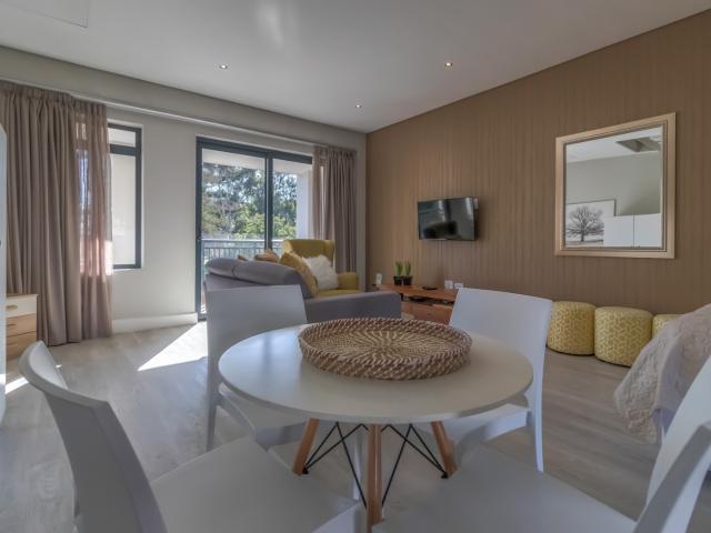 2 Bedroom Apartment To Let in Paardevlei