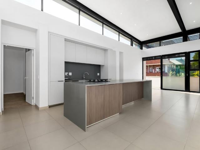 2 Bedroom Apartment To Let in Parktown North