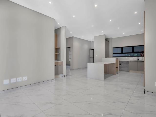 2 Bedroom Apartment To Let in Parktown North