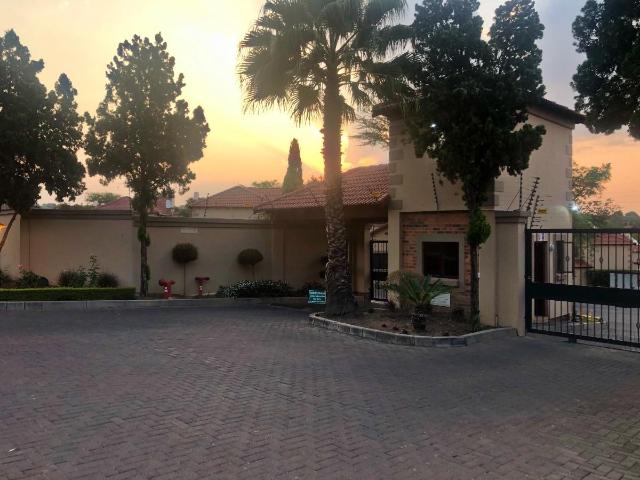 2 Bedroom Apartment To Let in Randpark Ridge