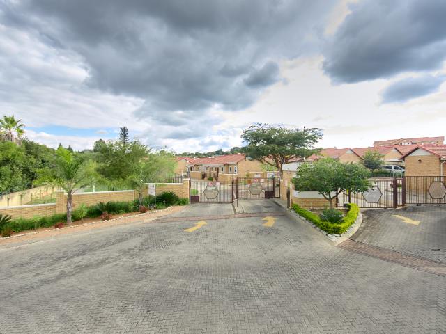 2 Bedroom Apartment To Let in Randpark Ridge