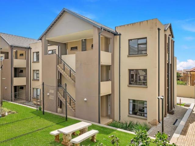 2 Bedroom Apartment To Let in Ruimsig