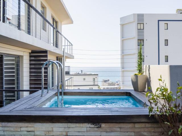 2 Bedroom Apartment To Let in Sea Point