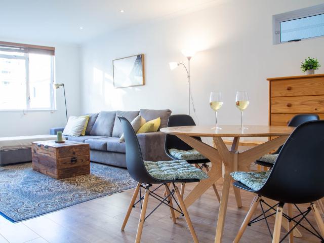 2 Bedroom Apartment To Let in Sea Point