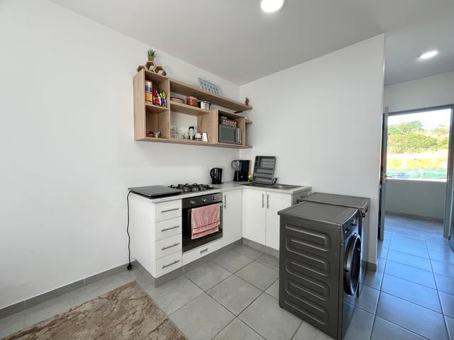 2 Bedroom Apartment To Let in Sheffield Beach