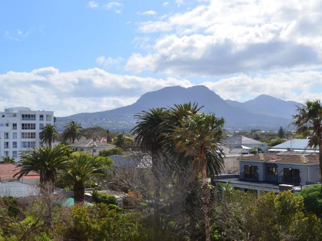 2 Bedroom Apartment To Let in Strand North