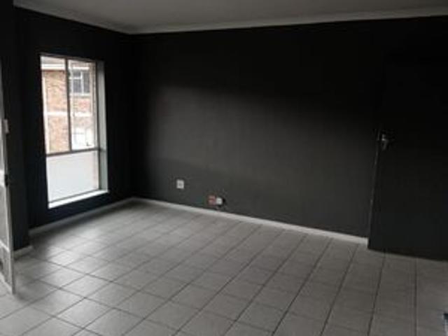 2 Bedroom Apartment to Rent in Basset Rd Claremont