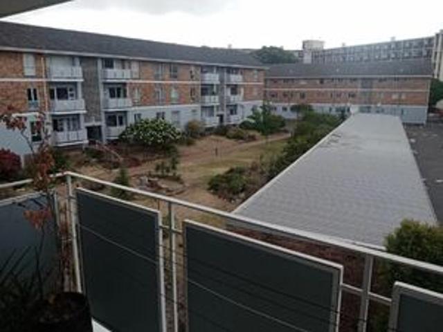 2 Bedroom Apartment to Rent in Basset Rd Claremont