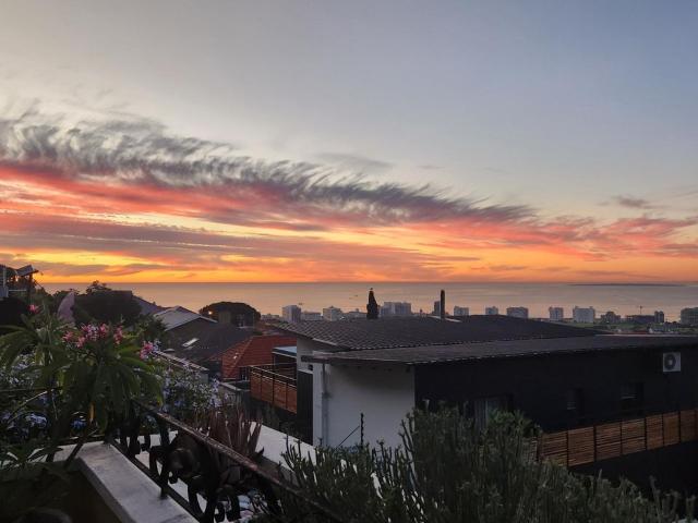 2 Bedroom apartment to rent in Green Point, Cape Town