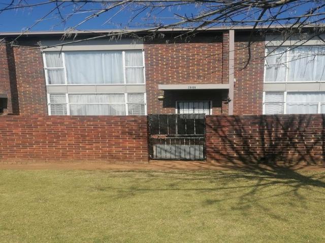 2 Bedroom apartment to rent in Groblerpark, Roodepoort