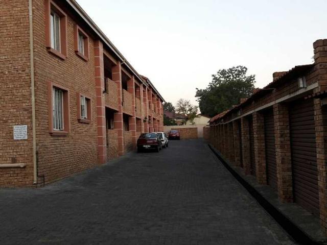 2 Bedroom Apartment to rent in Fontainebleau
