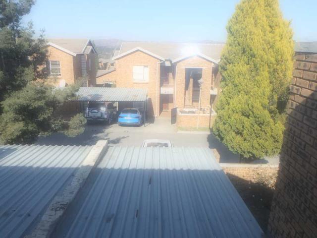 2 Bedroom Apartment to rent in Honeydew Ridge