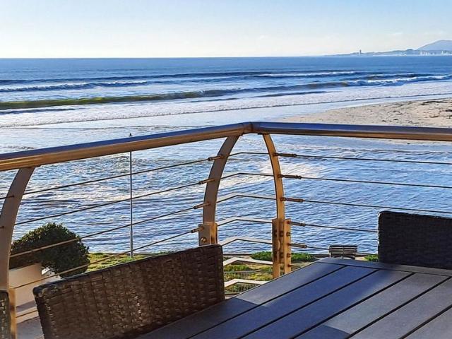 2 Bedroom apartment to rent in Lagoon Beach, Milnerton