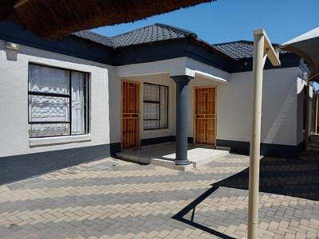2 bedroom apartment to rent in mankw.