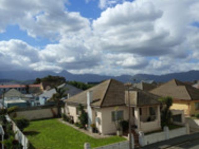 2 Bedroom Apartment to Rent in Strand Central