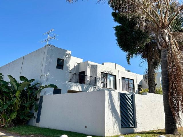 2 Bedroom apartment to rent in Paulshof, Sandton