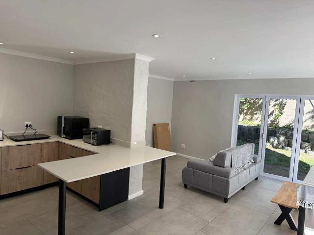 2 Bedroom Apartment to Rent in Wilderness Central