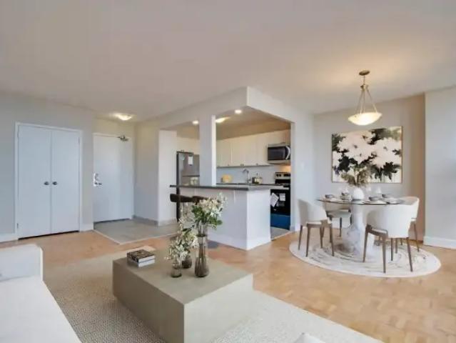2 Bedroom Apartment Toronto ON 104710371