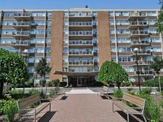 2 Bedroom Apartment Toronto ON 104710994