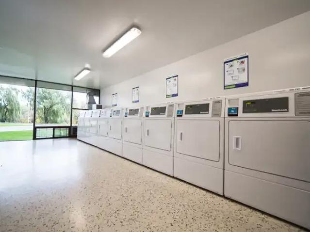 2 Bedroom Apartment Toronto ON 104984824
