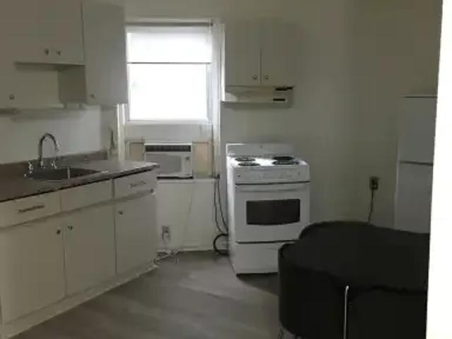 2 Bedroom Apartment Toronto ON 105047368