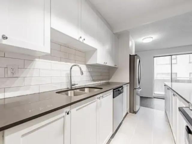 2 Bedroom Apartment Toronto ON 101089021