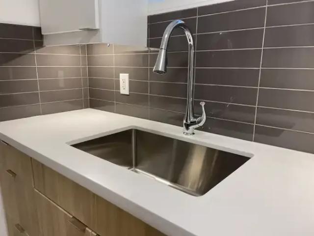 2 Bedroom Apartment Toronto ON 102052031