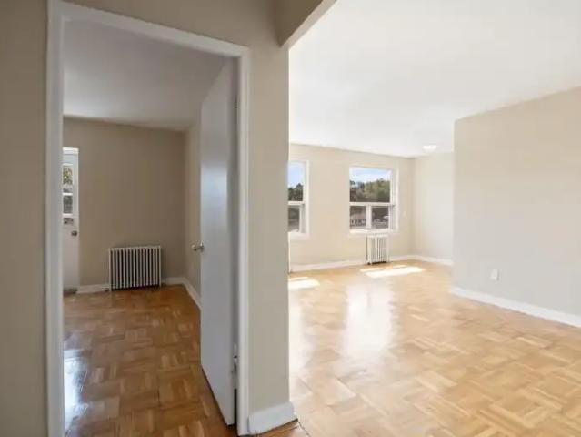2 Bedroom Apartment Toronto ON 102203555