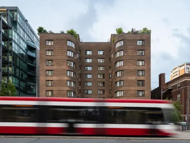 2 Bedroom Apartment Toronto ON 102551099