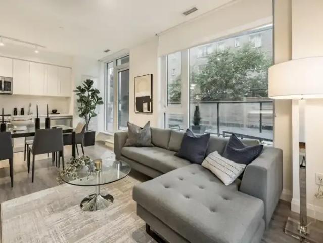 2 Bedroom Apartment Toronto ON 102845966