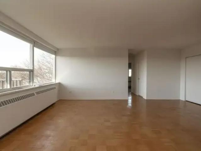 2 Bedroom Apartment Toronto ON 102882877