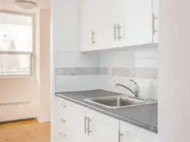 2 Bedroom Apartment Toronto ON 103379568