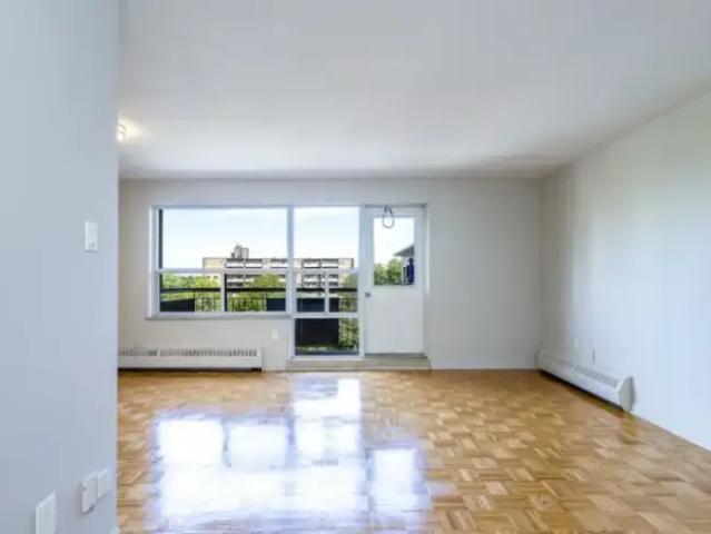 2 Bedroom Apartment Toronto ON 103694908
