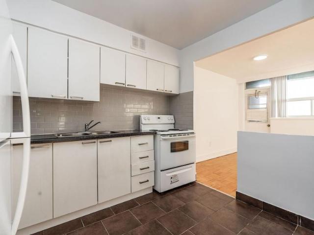 2 Bedroom Apartment Toronto ON 98313298