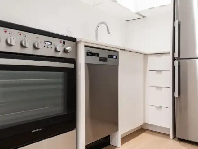2 Bedroom Apartment Toronto ON LS100297978