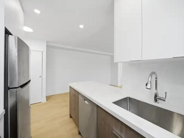 2 Bedroom Apartment Toronto ON LS100380576